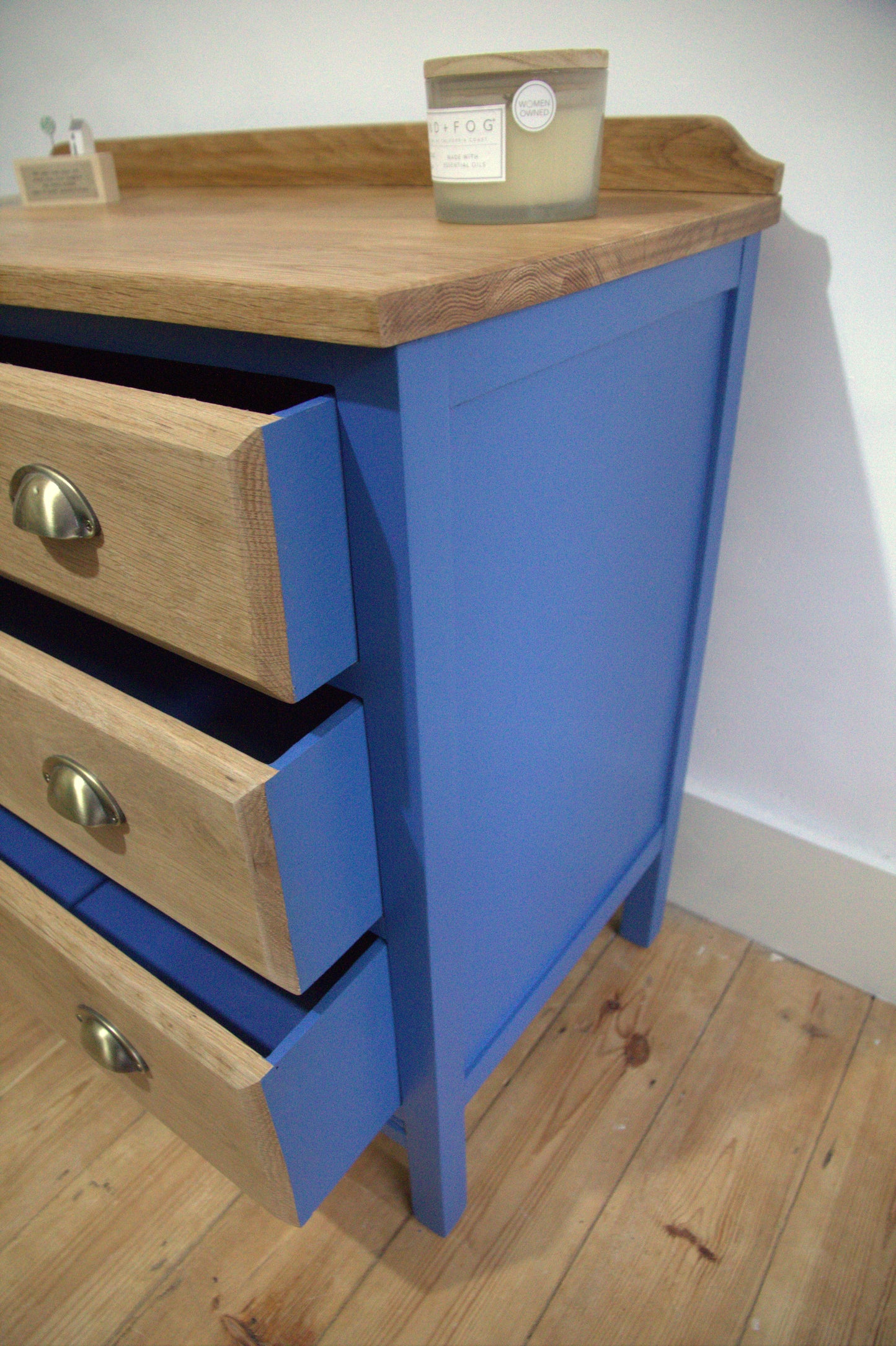 Petite oak Chest of Drawers