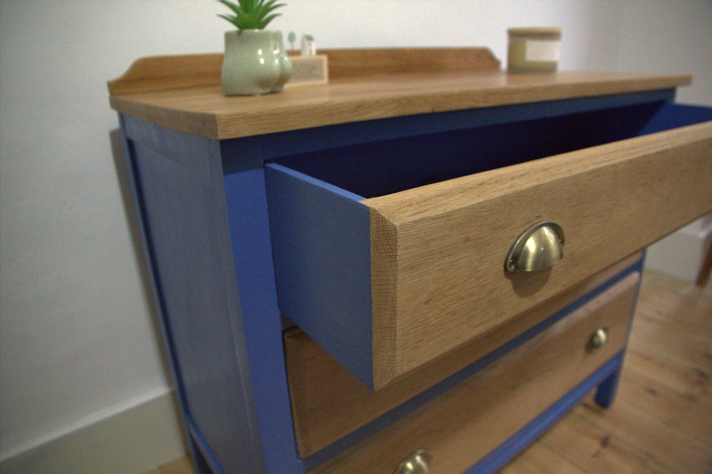 Petite oak Chest of Drawers