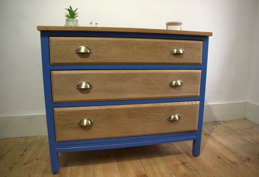 Petite oak Chest of Drawers