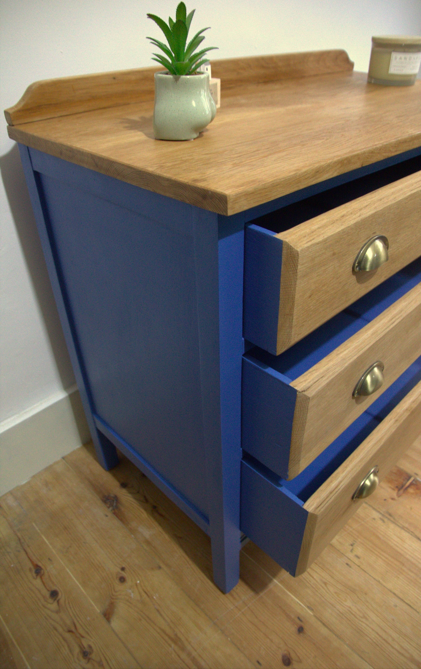 Petite oak Chest of Drawers