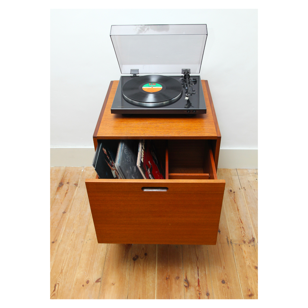 Meredew Vinyl Cabinet