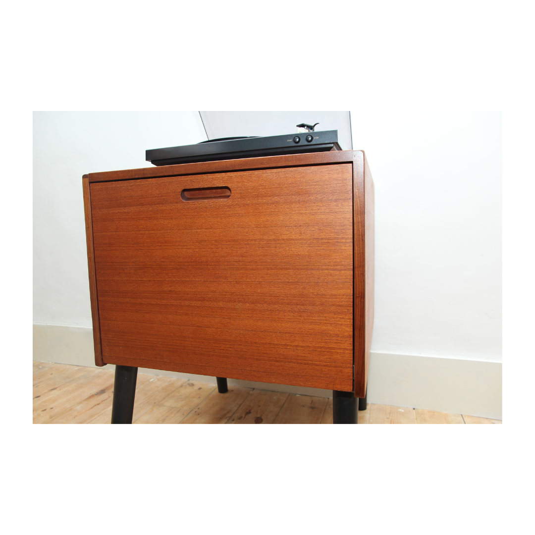 Meredew Vinyl Cabinet